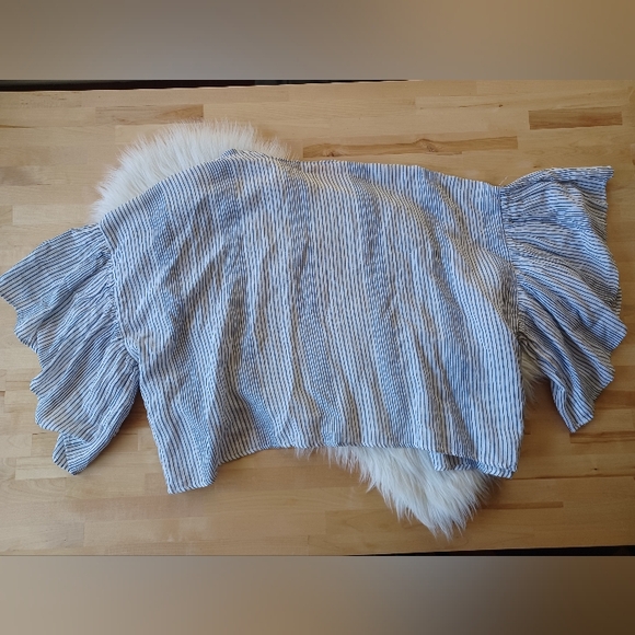 {Universal Thread} Bell Sleeve Open Front Top - Picture 2 of 5